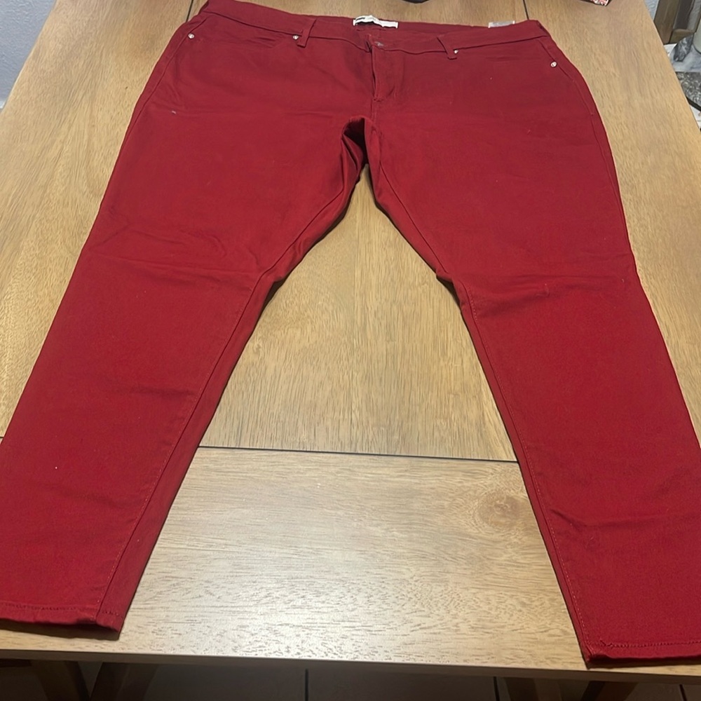 Levi's Women's Red  Jeans it look like brand new